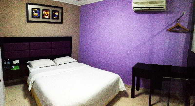 Oyo 90249 Euro Hotel Klang Kültér fotó